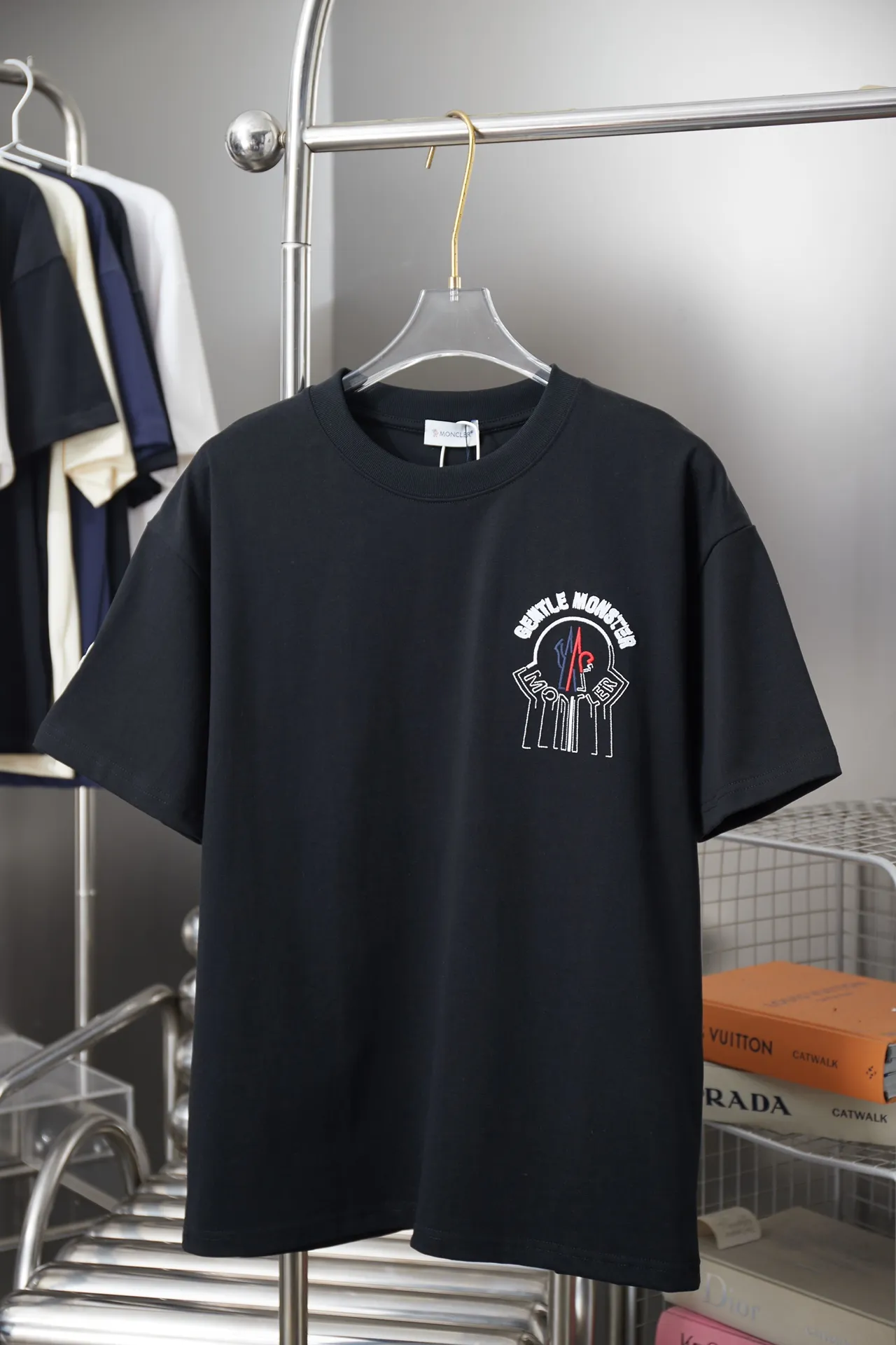 MO*CLER 25SS New Arrival logo · 320 100% · 32 1X 1 · Classic logo . · · ：Black/White/Pink Size：S/M/L/XL